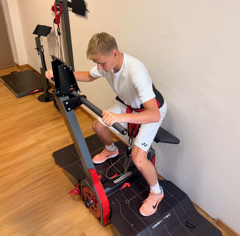 Trening inercyjny na urządzeniu Desmotec w Alpina Body Lab